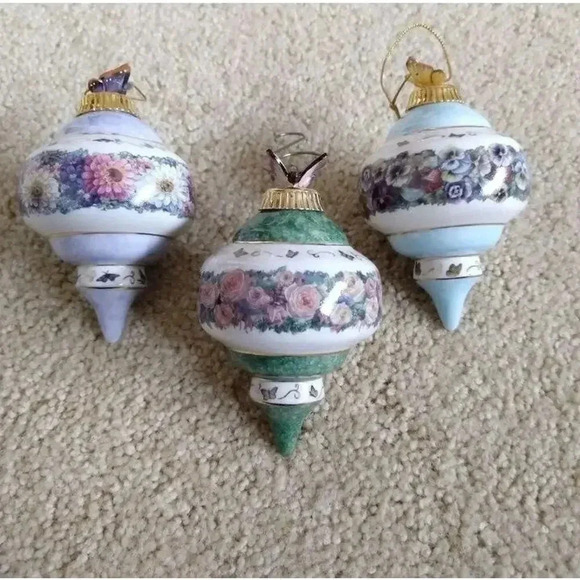 Collectible Floral Bradford Editions Lena Liu Heirloom Porcelain Christmas Ornam - Picture 2 of 3